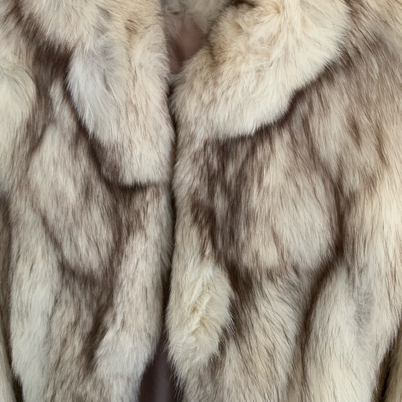 SAGA FOX FUR COAT - Picture 1 of 11